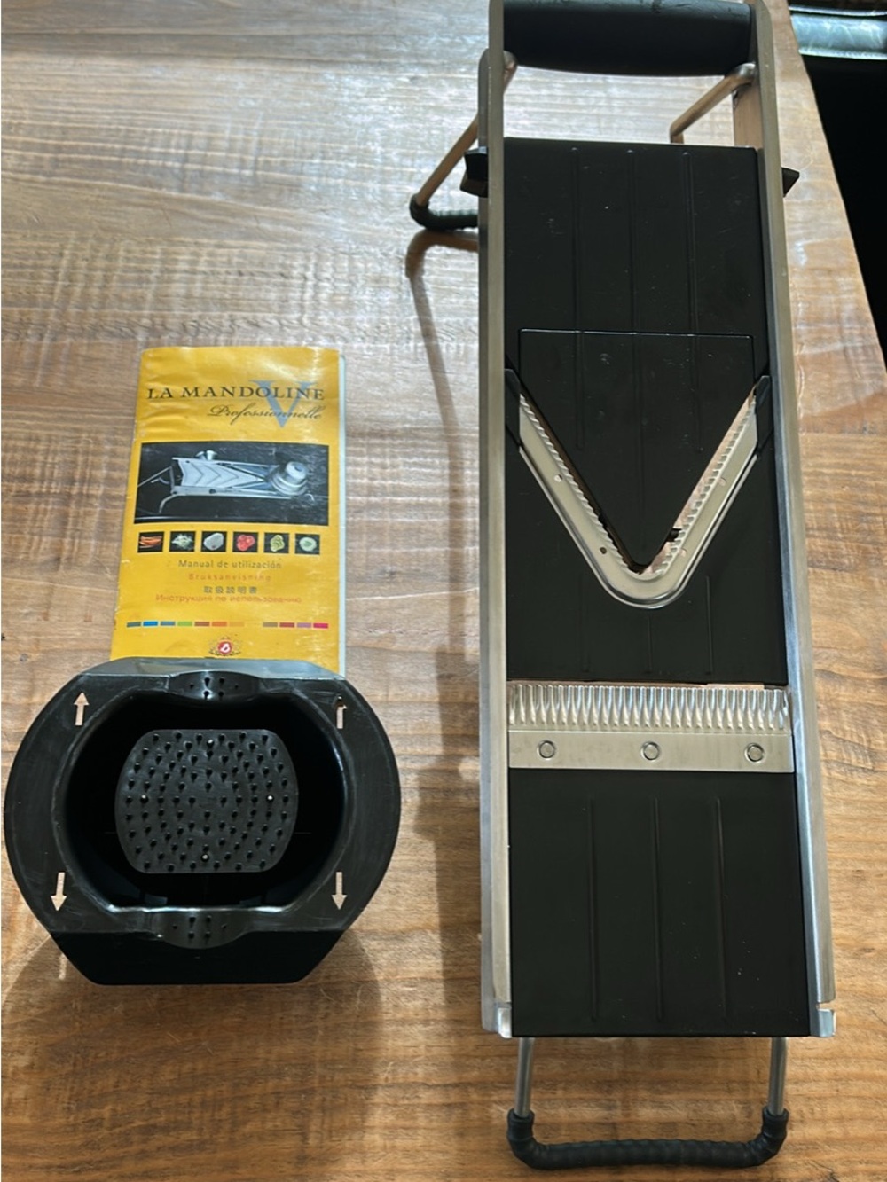 de Buyer LA MANDOLINE Professionnelle Black V-Slicer Mandoline